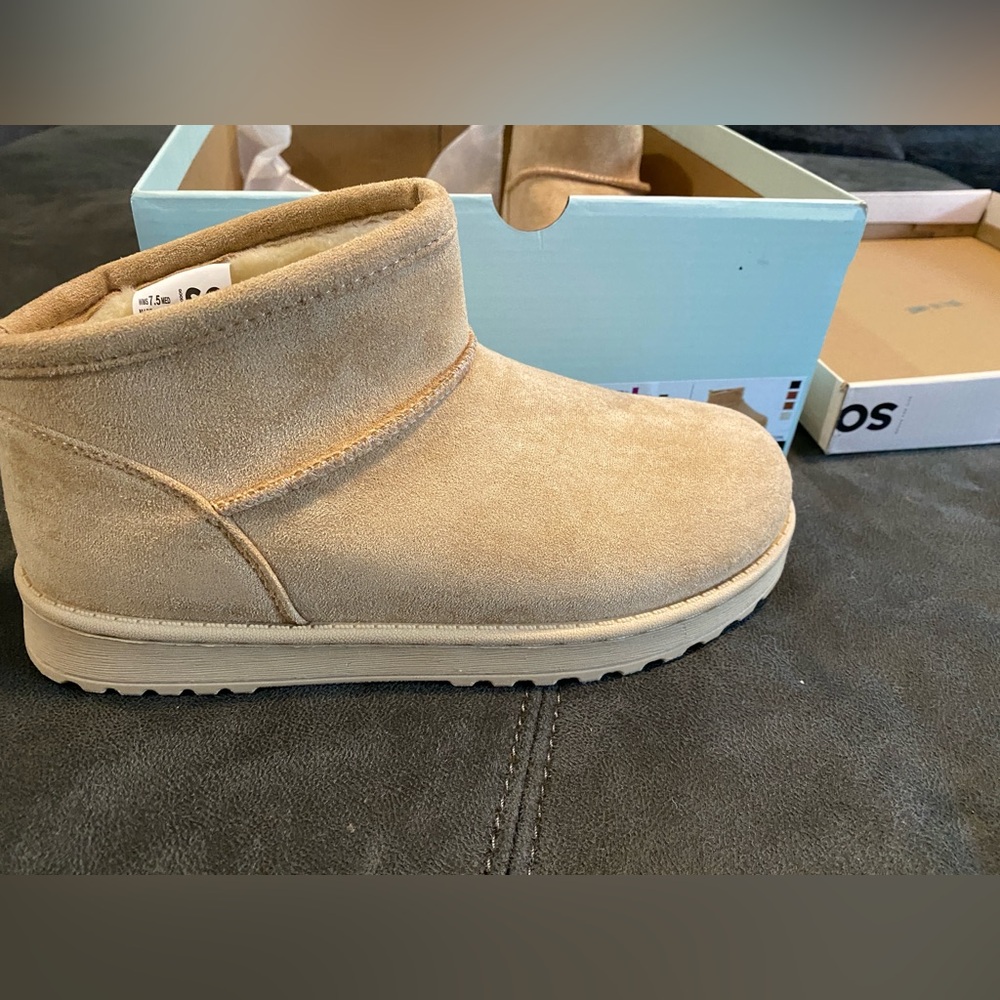 Booties Suede Ankle size 7.5 new in box - Picture 1 of 6